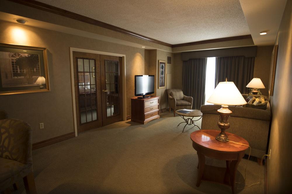 Hotel Topeka At City Center Exterior foto