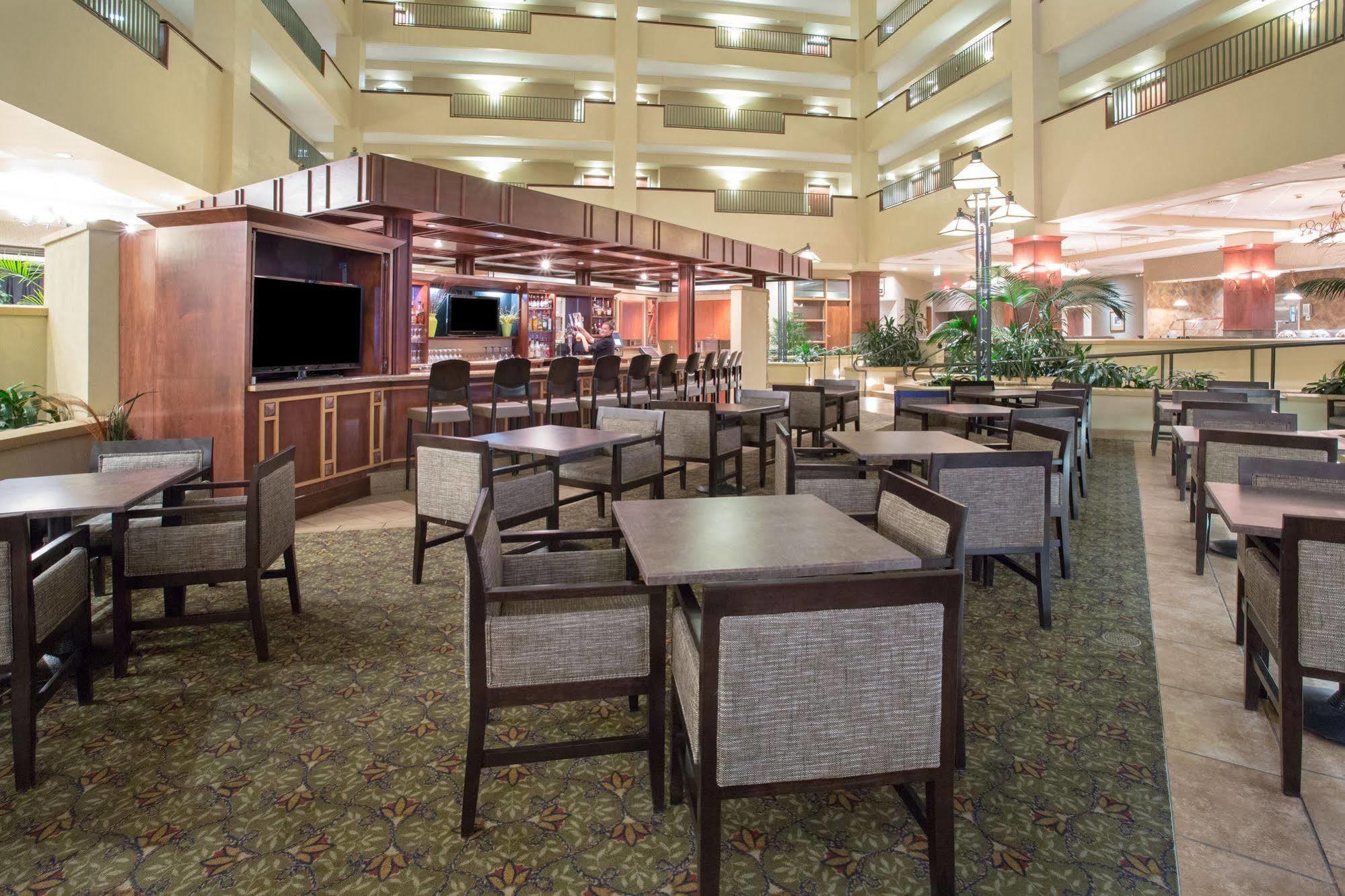 Hotel Topeka At City Center Exterior foto